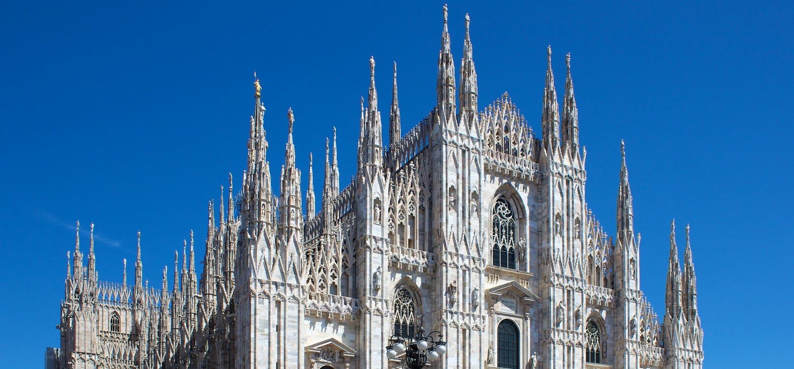 Milan_Cathedral_from_Piazza_del_Duomo1.jpg